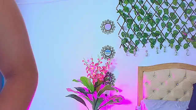 Snapshot of Miabunny___ chatting on March 2, 2026, 5:08 am Miabunny online show from March 2, 2026, 5:08 am