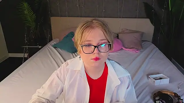 Lauraaa Smith online show from March 10, 2026, 1:10 am