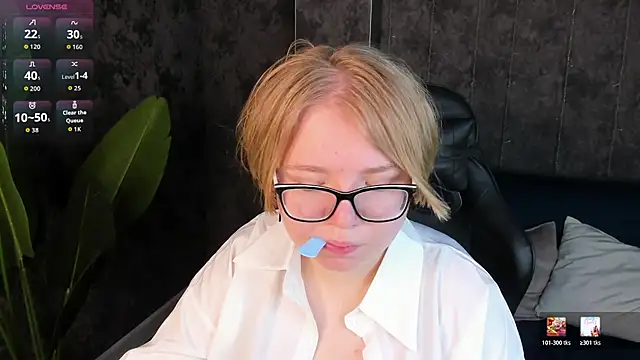 Lauraaa Smith online show from March 19, 2026, 2:15 am