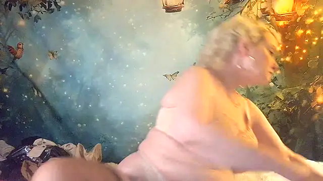 Snapshot of Blondie_the_librarian chatting on June 17, 2026, 10:32 pm Blondie the librarian online show from June 17, 2026, 10:32 pm