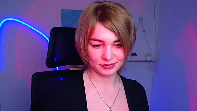 CuttieEmma online show from February 12, 2026, 6:52 am