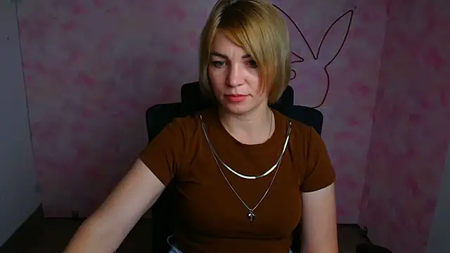Snapshot of CuttieEmma chatting on July 2, 2026, 6:19 am CuttieEmma online show from July 2, 2026, 6:19 am