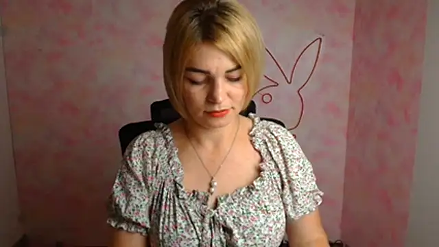 Snapshot of CuttieEmma chatting on July 25, 2026, 11:41 am CuttieEmma online show from July 25, 2026, 11:41 am