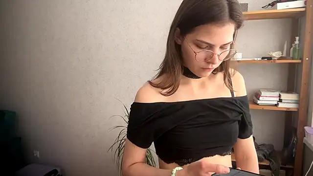 EdythRozier online show from March 11, 2026, 12:22 pm