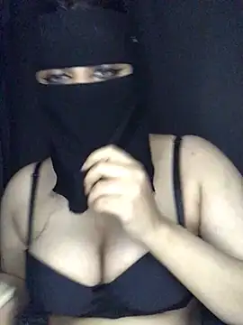 Snapshot of Gamila_ chatting on April 3, 2026, 7:06 am Gamila online show from April 3, 2026, 7:06 am