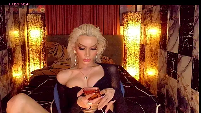 SeductiveSamanthaTS online show from June 14, 2026, 3:41 am