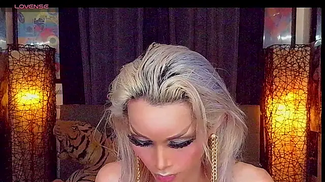 SeductiveSamanthaTS online show from July 11, 2026, 5:26 pm
