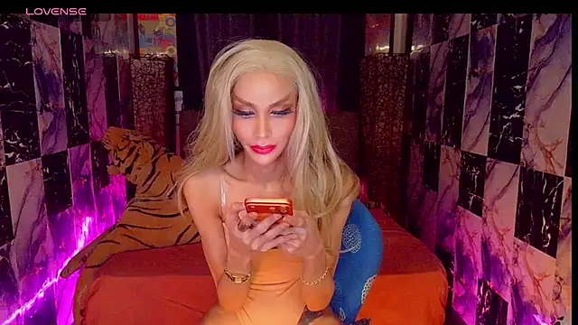 SeductiveSamanthaTS online show from July 29, 2026, 4:05 pm