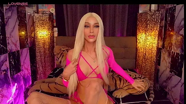 SeductiveSamanthaTS online show from August 1, 2026, 8:35 am