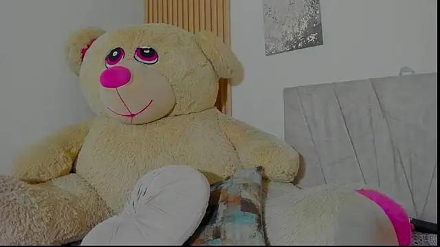 alix pretty18 online show from March 17, 2026, 6:33 pm