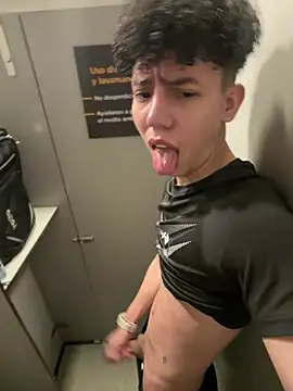 Snapshot of yoursexyjose chatting on June 25, 2026, 6:34 pm yoursexyjose online show from June 25, 2026, 6:34 pm