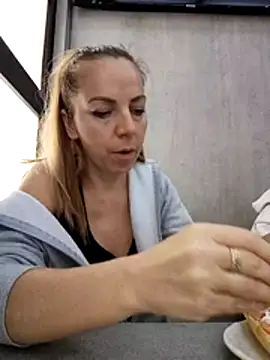 sexyrubyta online show from April 27, 2026, 6:28 pm