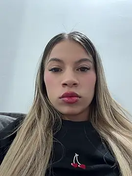 Mia Rosee1 online show from May 3, 2026, 12:27 am