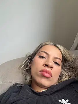 Mia Rosee1 online show from June 28, 2026, 7:20 pm
