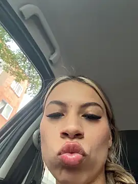 Mia Rosee1 online show from July 9, 2026, 7:51 pm
