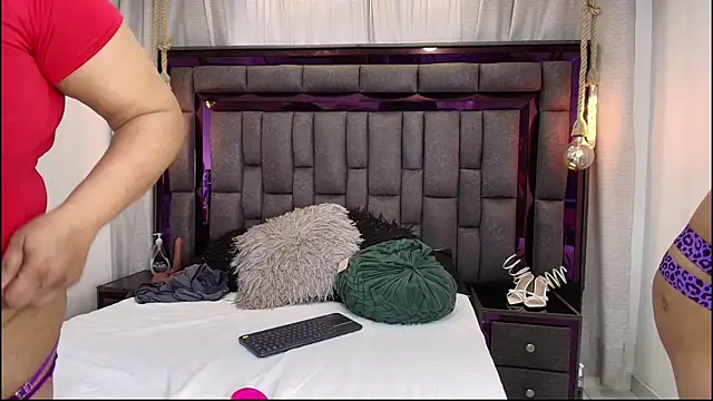 Karina Mendoza online show from March 8, 2026, 6:55 pm