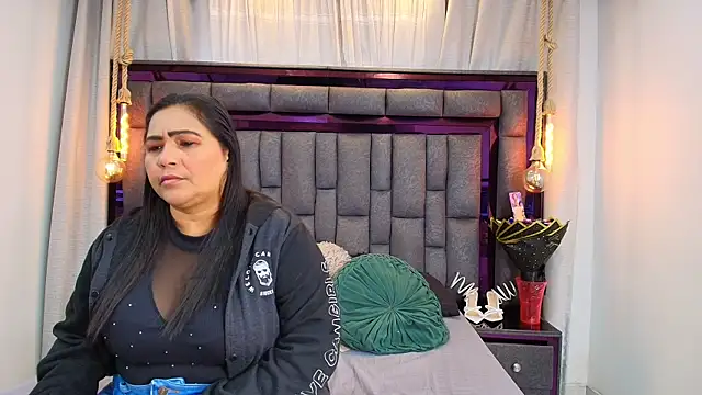 Snapshot of Karina_Mendoza chatting on May 22, 2026, 12:00 pm Karina Mendoza online show from May 22, 2026, 12:00 pm