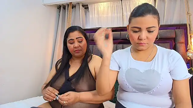 Snapshot of Karina_Mendoza chatting on June 28, 2026, 12:11 pm Karina Mendoza online show from June 28, 2026, 12:11 pm