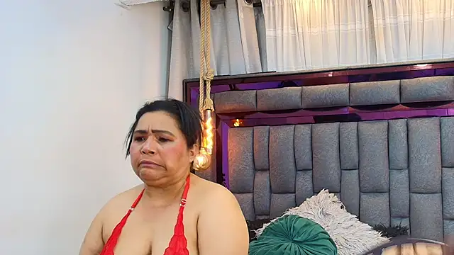 Snapshot of Karina_Mendoza chatting on August 2, 2026, 12:31 am Karina Mendoza online show from August 2, 2026, 12:31 am