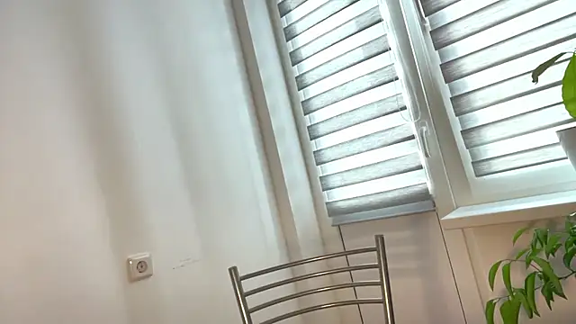 Sarahsolara online show from February 14, 2026, 2:03 pm