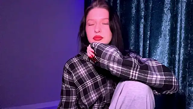 Sarahsolara online show from March 9, 2026, 4:00 pm