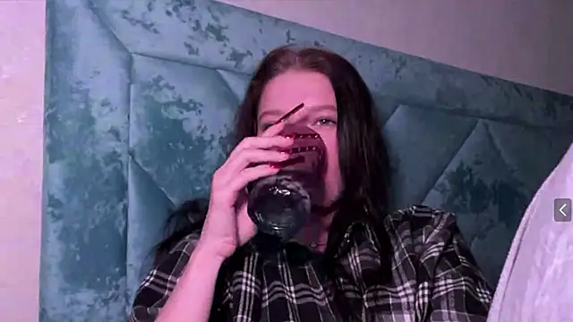 Sarahsolara online show from March 16, 2026, 4:44 pm