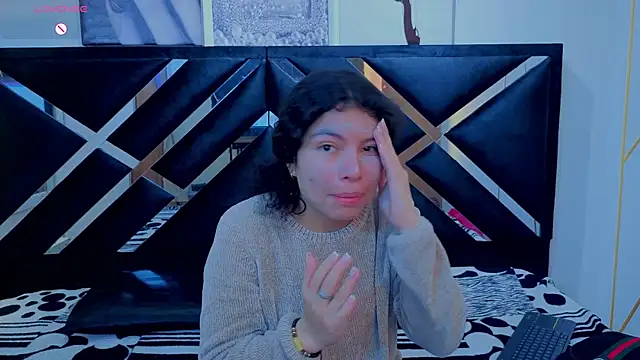 Zoe-yanin online show from May 2, 2026, 6:57 pm