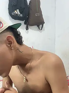 Snapshot of dominick_fran chatting on February 25, 2026, 9:19 am dominick fran online show from February 25, 2026, 9:19 am