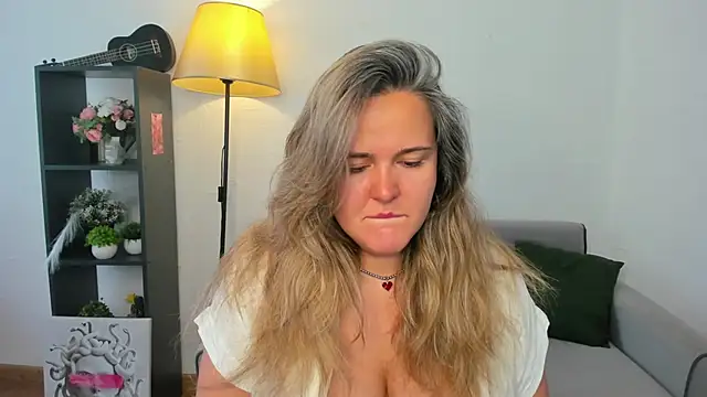 LilyBel online show from June 22, 2026, 12:45 am