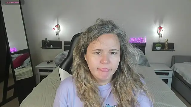 LilyBel online show from July 6, 2026, 1:02 am