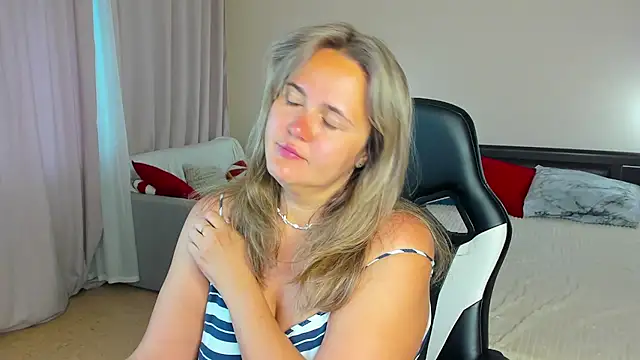 LilyBel online show from July 14, 2026, 12:57 am
