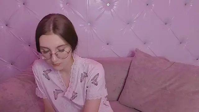 VixenLight online show from March 9, 2026, 2:48 am