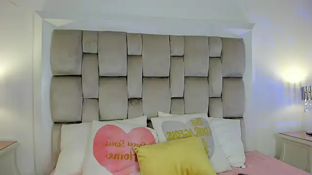 Snapshot of sweets_one chatting on August 6, 2026, 3:52 am sweets one online show from August 6, 2026, 3:52 am