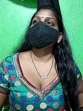 Snapshot of Parul-009 chatting on April 17, 2026, 10:18 am Parul-009 online show from April 17, 2026, 10:18 am