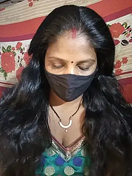 Snapshot of Parul-009 chatting on May 13, 2026, 5:05 am Parul-009 online show from May 13, 2026, 5:05 am