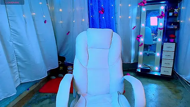 DanielaLati online show from June 14, 2026, 10:01 pm
