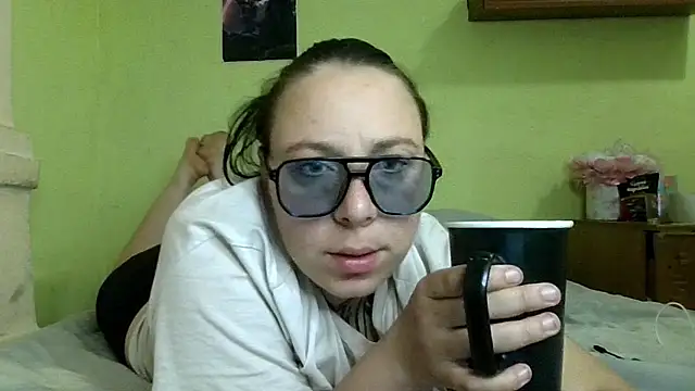 MillaSourety online show from April 29, 2026, 3:27 pm