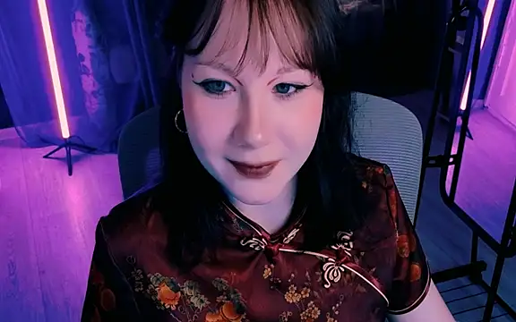 Snapshot of marty_bree chatting on June 18, 2026, 5:17 pm marty bree online show from June 18, 2026, 5:17 pm