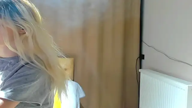 Lesyalisss online show from April 23, 2026, 11:18 pm