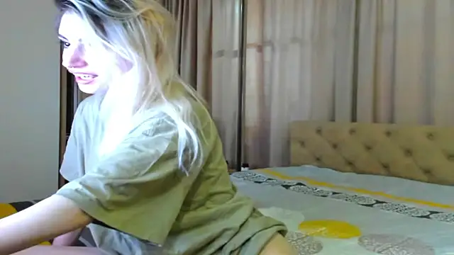 Lesyalisss online show from April 26, 2026, 7:22 pm