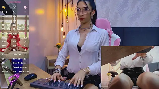 kylliefox  online show from April 25, 2026, 1:41 pm
