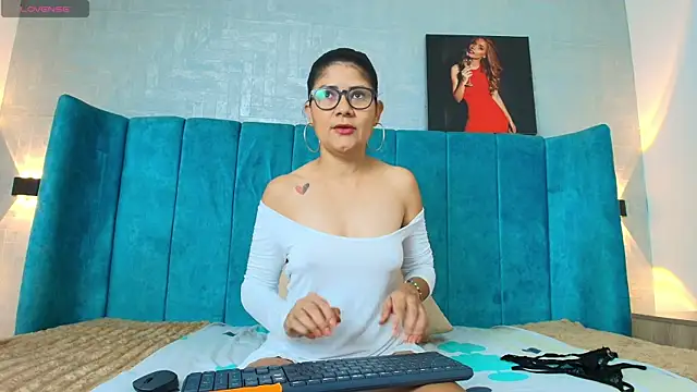 dulcenena moon online show from February 17, 2026, 11:29 am