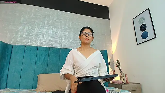 dulcenena moon online show from March 14, 2026, 11:26 am