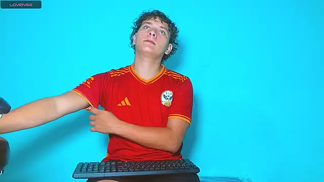 Snapshot of arielnoir6958 chatting on August 8, 2026, 1:30 am arielnoir6958 online show from August 8, 2026, 1:30 am