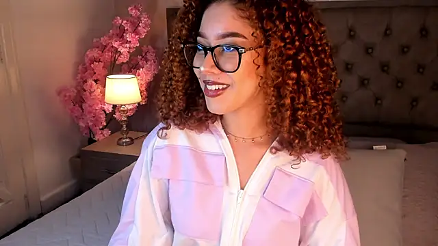 Snapshot of Sienna_brunette chatting on June 8, 2026, 12:27 pm Sienna brunette online show from June 8, 2026, 12:27 pm