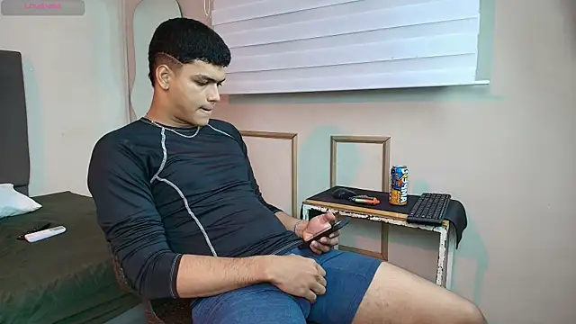 Snapshot of Keinner_BigDick chatting on July 28, 2026, 10:53 pm Keinner BigDick online show from July 28, 2026, 10:53 pm