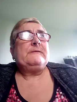 SusanStar874 online show from June 19, 2026, 1:04 pm