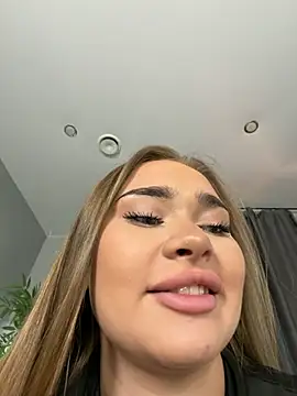 MonicaWestt online show from May 1, 2026, 7:46 am