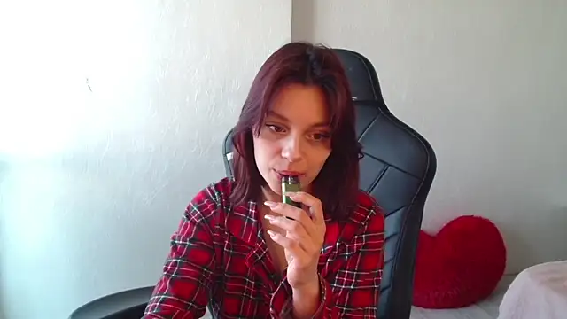 Snapshot of Eva_Avea chatting on March 18, 2026, 7:44 am Eva Avea online show from March 18, 2026, 7:44 am