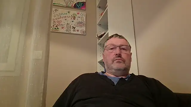 doudou310 online show from February 16, 2026, 5:03 am